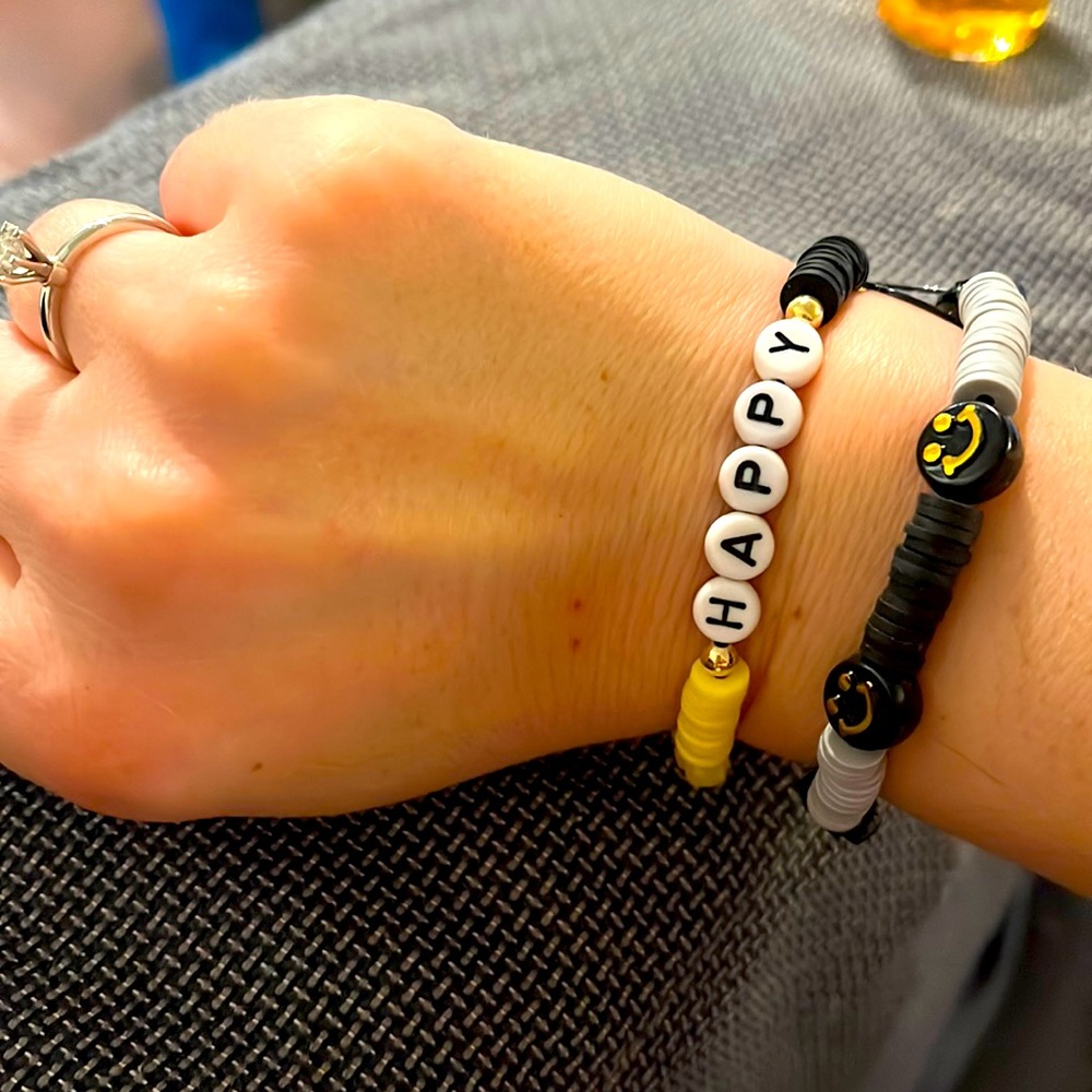 2 DIY bracelets, very trendy for teenagers